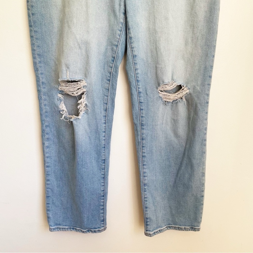 Madewell The Perfect Vintage Straight Jean in Danby Wash: Knee-Rip Edition 31 - Picture 8 of 16